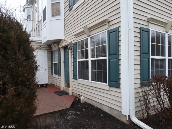808 Magnolia Ln, Branchburg, NJ 08876