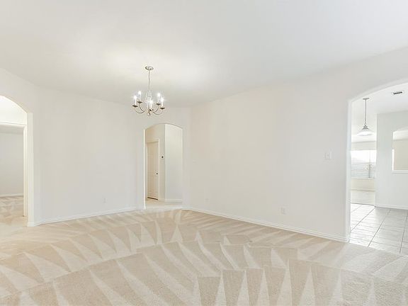5th image of 313 Ferndale Dr