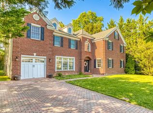 289 Crabapple Rd, Manhasset, NY 11030