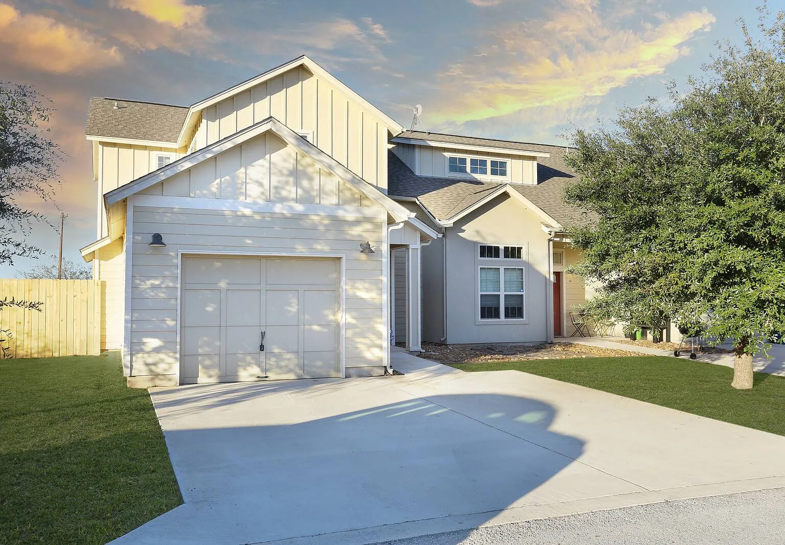 3 bed, 2.0 bath, 1679 sqft, $1,700 — Photo 2