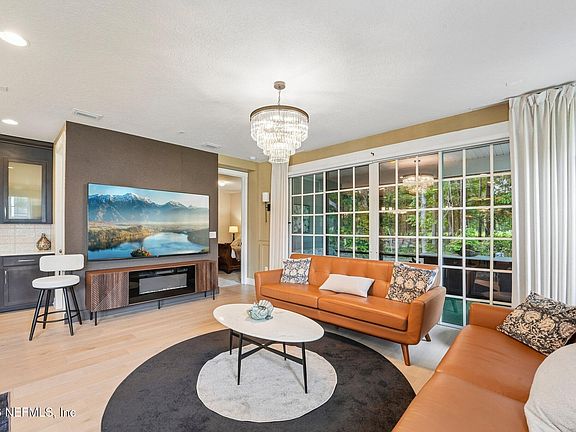 3rd image of 12675 GREEN MEADOW Drive