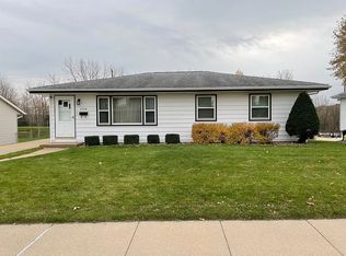 1398 Cerro Dr, Dubuque, IA 52001