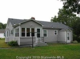 17 Blossom St, West Warwick, RI 02893