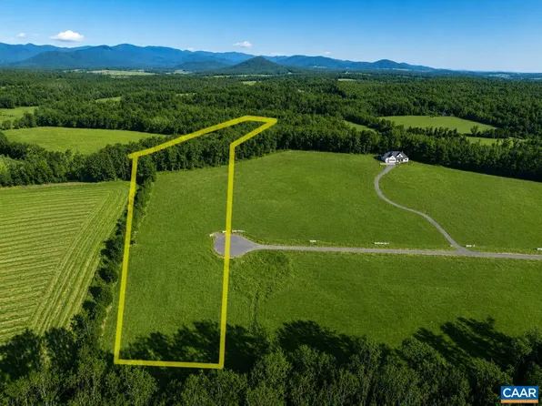 17 Grange Commons Rdg #17, Ruckersville, VA 22968
