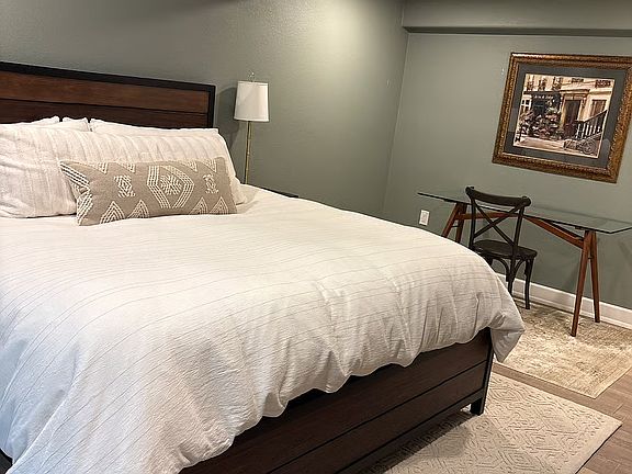 4th image of 9890 Centre Cir