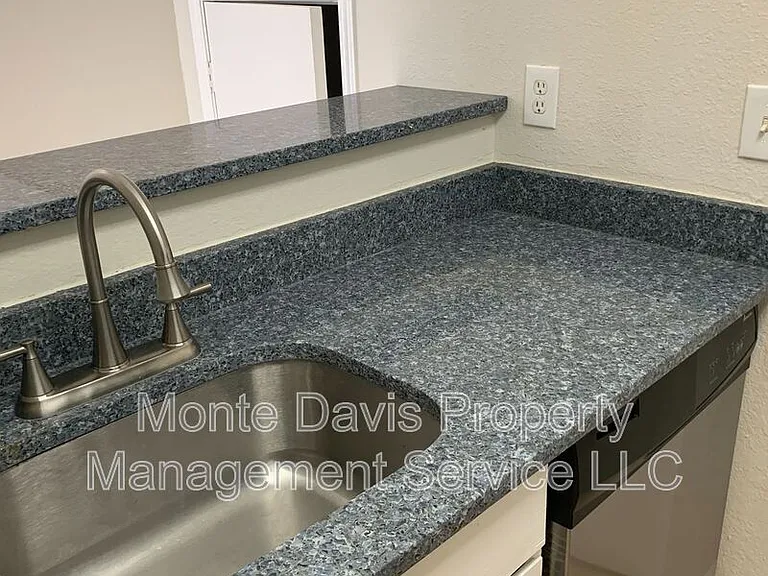 513 S Park Dr #103 — Photo 8