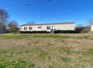 124 Kickapoo Trl, Seguin, TX 78155