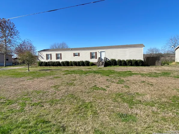 124 Kickapoo Tr, Seguin, TX 78155