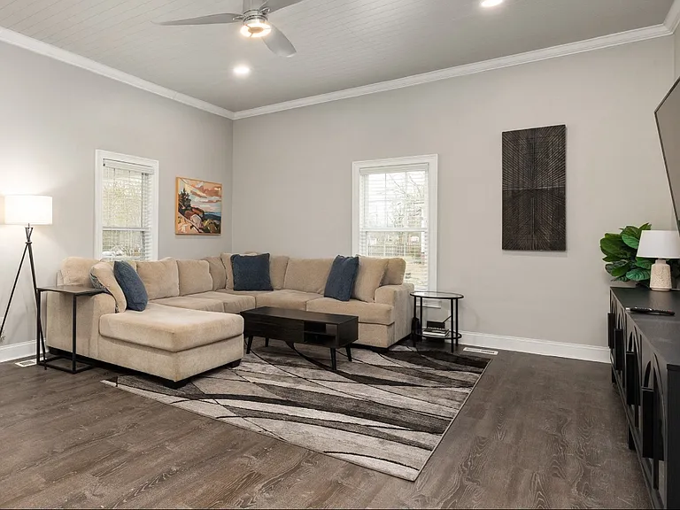 1716 Chapel Hill Rd — Photo 9