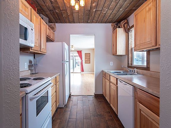 4th image of 2717 E South Crescent Ave