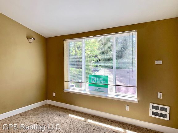 5th image of 13227 35th Ave NE APT 6