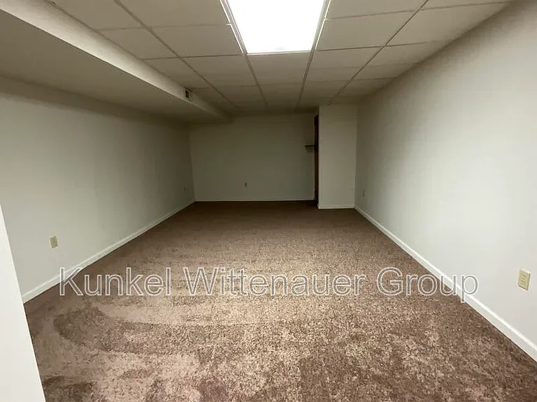 2020 Greenbrier Dr — Photo 31