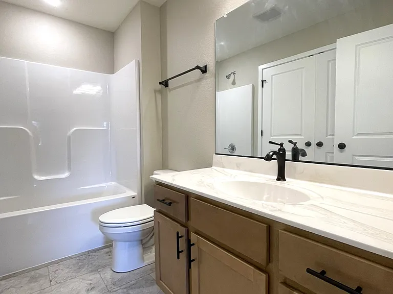 Gateway Place Apartments — Photo 108