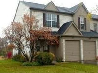 1695 College Green Dr, Elgin, IL 60123