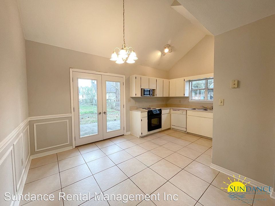 1st image of 2613 Windsor Ln