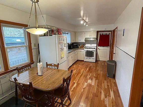 2nd image of 3736 W Wrightwood Ave #1