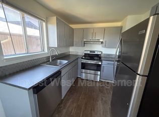 319 NE 104th Ave APT D, Vancouver, WA 98664
