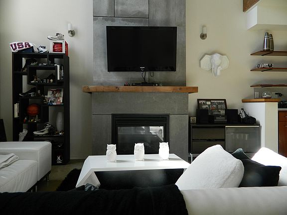Living Room with 46" TV