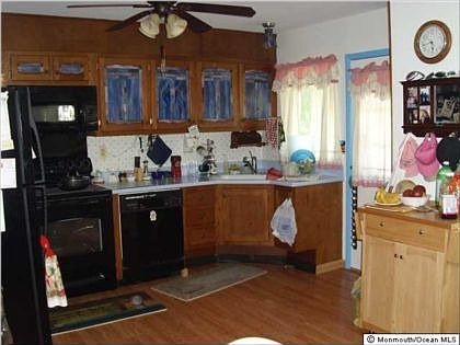2nd image of 208A Huntington Dr