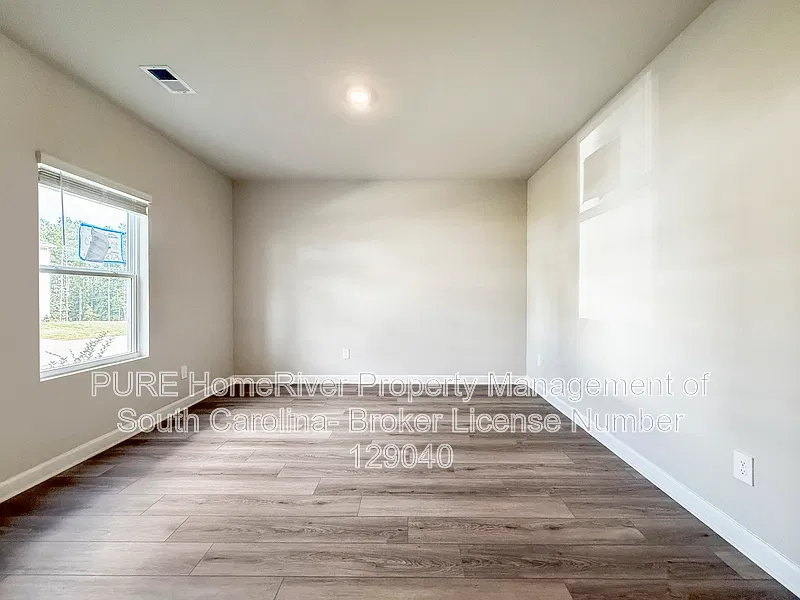 5 bed, 3.0 bath, 2674 sqft, $2,395 — Photo 3