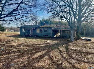 598 Rainbow Dr NW, Rainsville, AL 35986