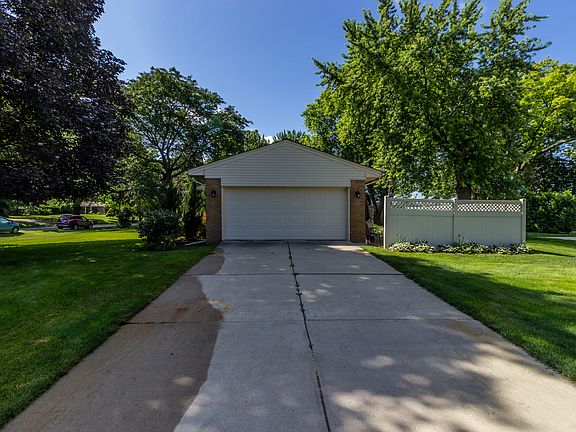 5th image of 3135 Roseanne Ln