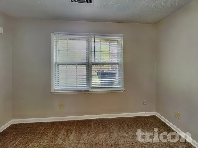 100 Creekwood Ct — Photo 8