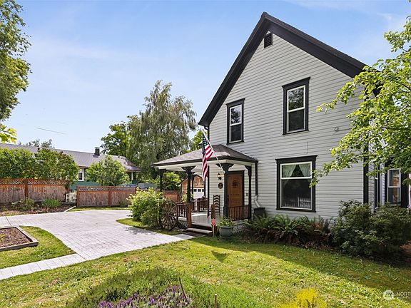 5th image of 915 Legion Way SE