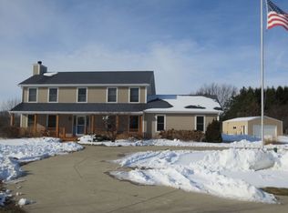 W280N8295 Center Oak Rd, Hartland, WI 53029