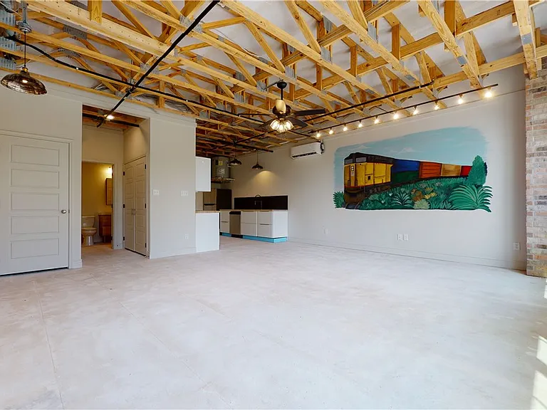 305 W 27th St #227 — Photo 10