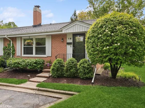 16 Robin Hood Ln, Northfield, IL 60093