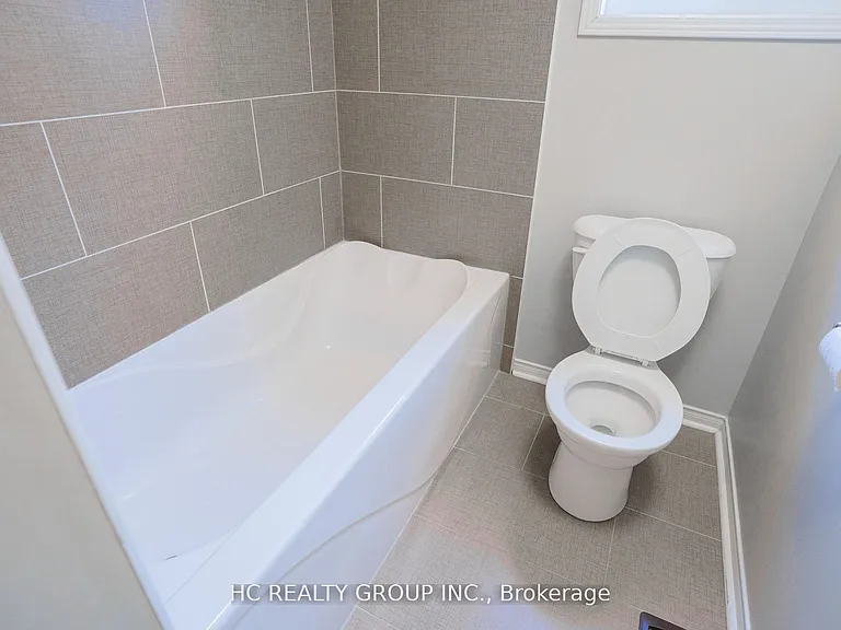 215 Armstrong Cres — Photo 22
