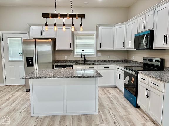 4th image of 715 Gabe Ln