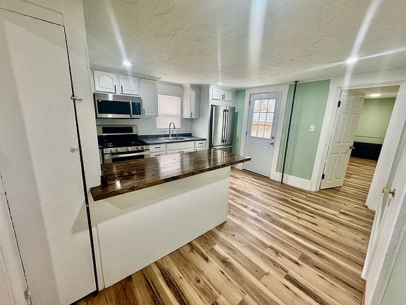 2nd image of 2 Wall Ct