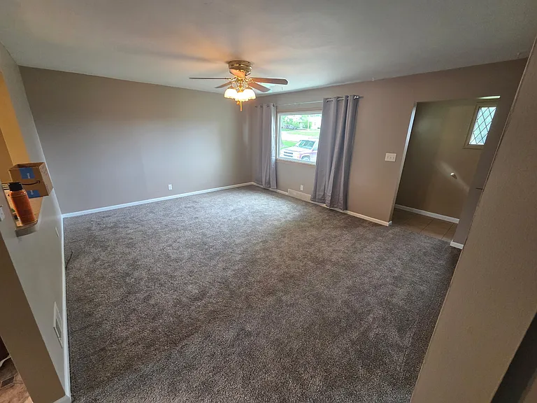 4207 Grover St — Photo 8