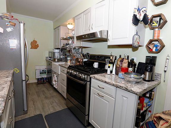 5th image of 3340 Fernwood Ave