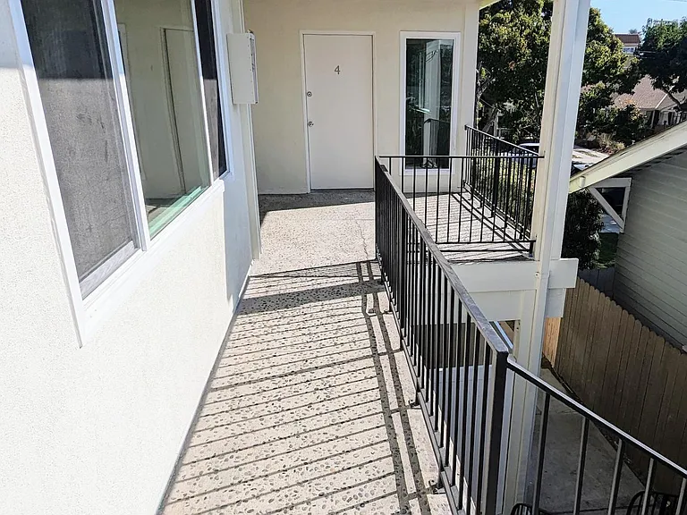 219 Loma Ave #6 — Photo 11