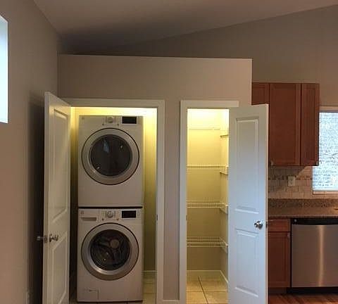 4th image of 808-808 Edmund St #B