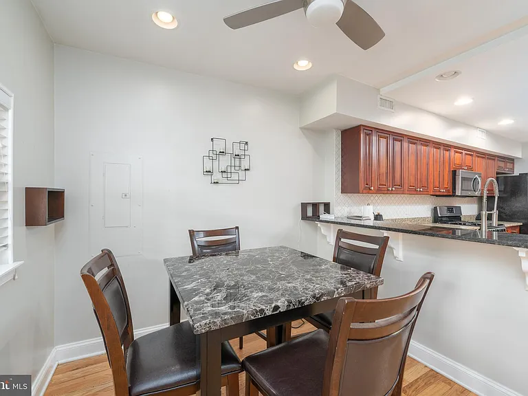 1825 Light St — Photo 8