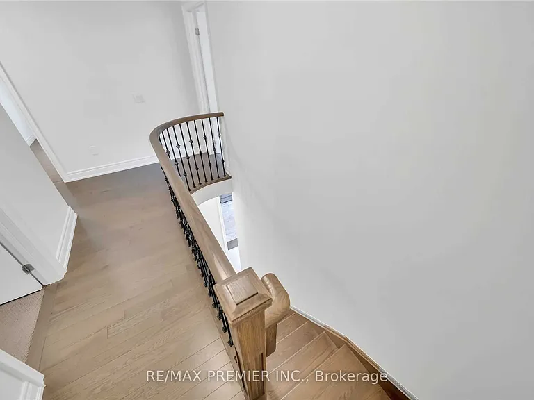 220 Seaview Hts — Photo 12