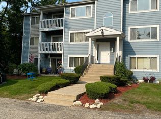 114 Beachway Dr, Fox River Grove, IL 60021