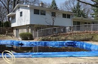 3rd image of 4955 Malibu Dr