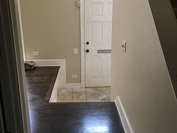 Hallway from GR to Front