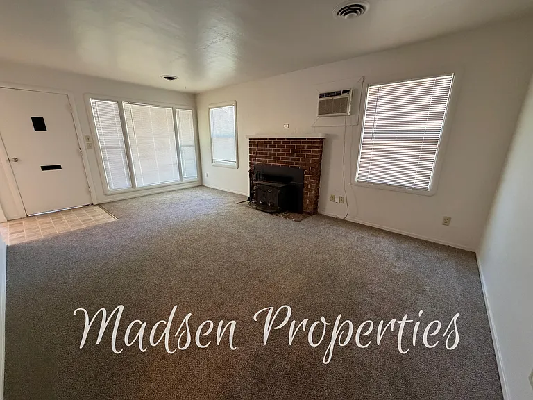 325 W 3rd Ave — Photo 6