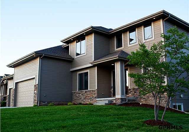 1st image of 831 S 191st Ave