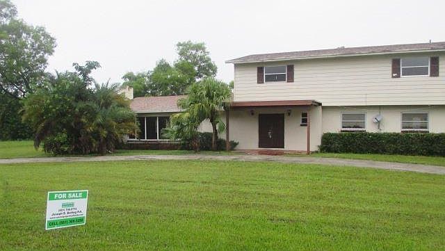 1st image of 5033 Horseshoe Cir S