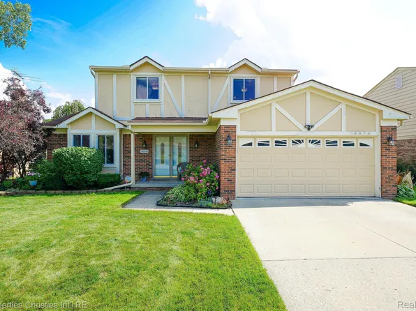 18849 Lincoln Dr, Southfield, MI 48076