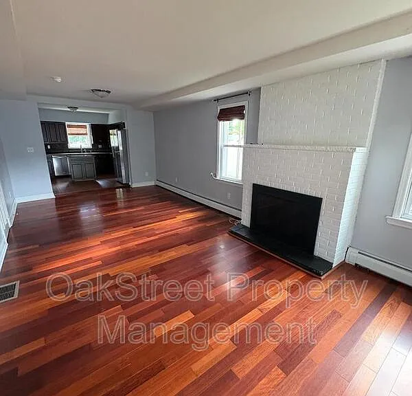 1300 W Kings Hwy #1 — Photo 3