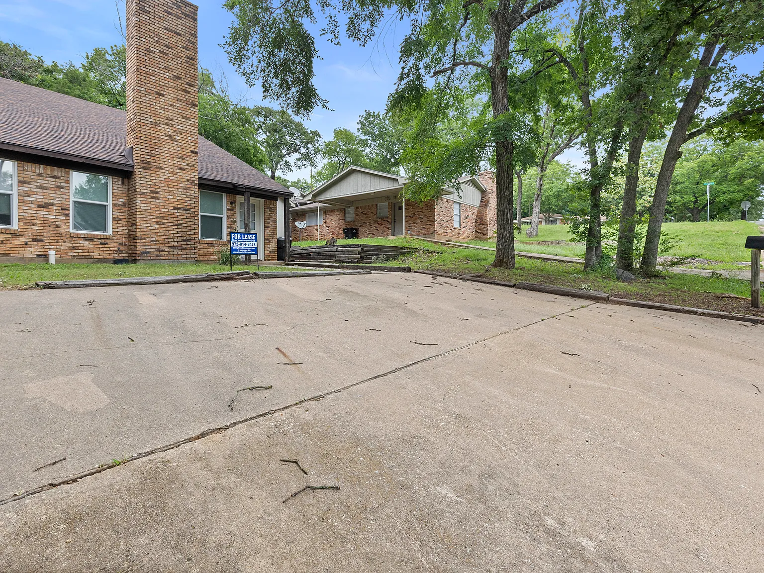 1205 W Texas St — Photo 4