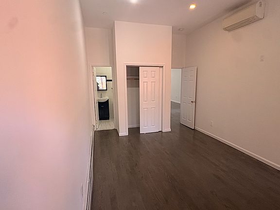 3rd image of 4 E 116th St